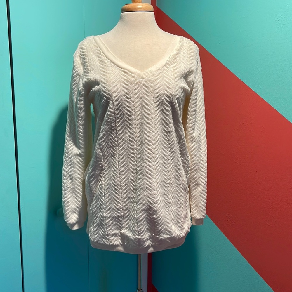 Fuzzy sweater with pockets